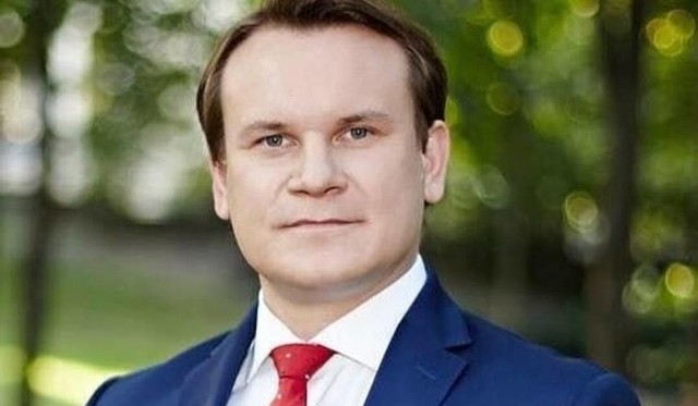Czy Dominik Tarczyński ma żonę? Prawda o jego życiu prywatnym